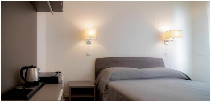 Hotel Caraibi Милано Мартима Екстериор снимка