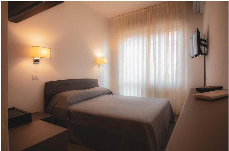 Hotel Caraibi Милано Мартима Екстериор снимка