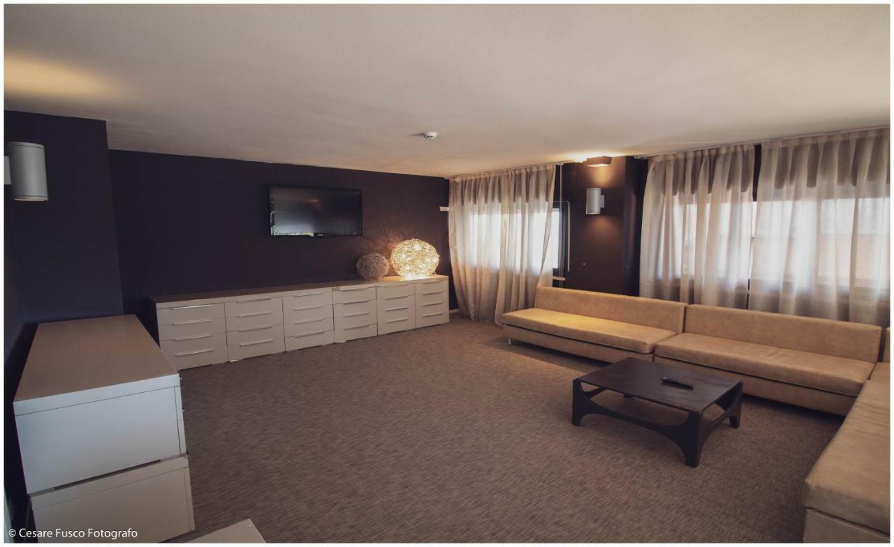 Hotel Caraibi Милано Мартима Екстериор снимка