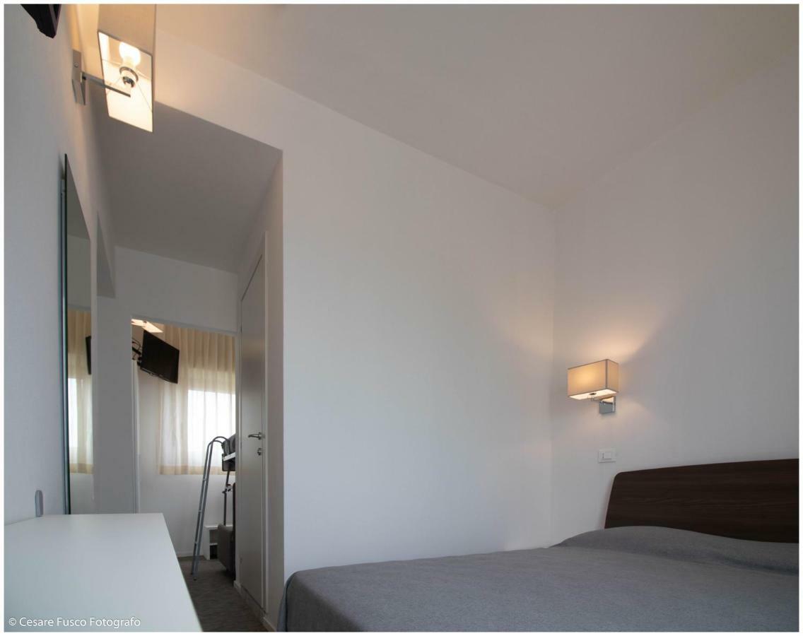 Hotel Caraibi Милано Мартима Екстериор снимка