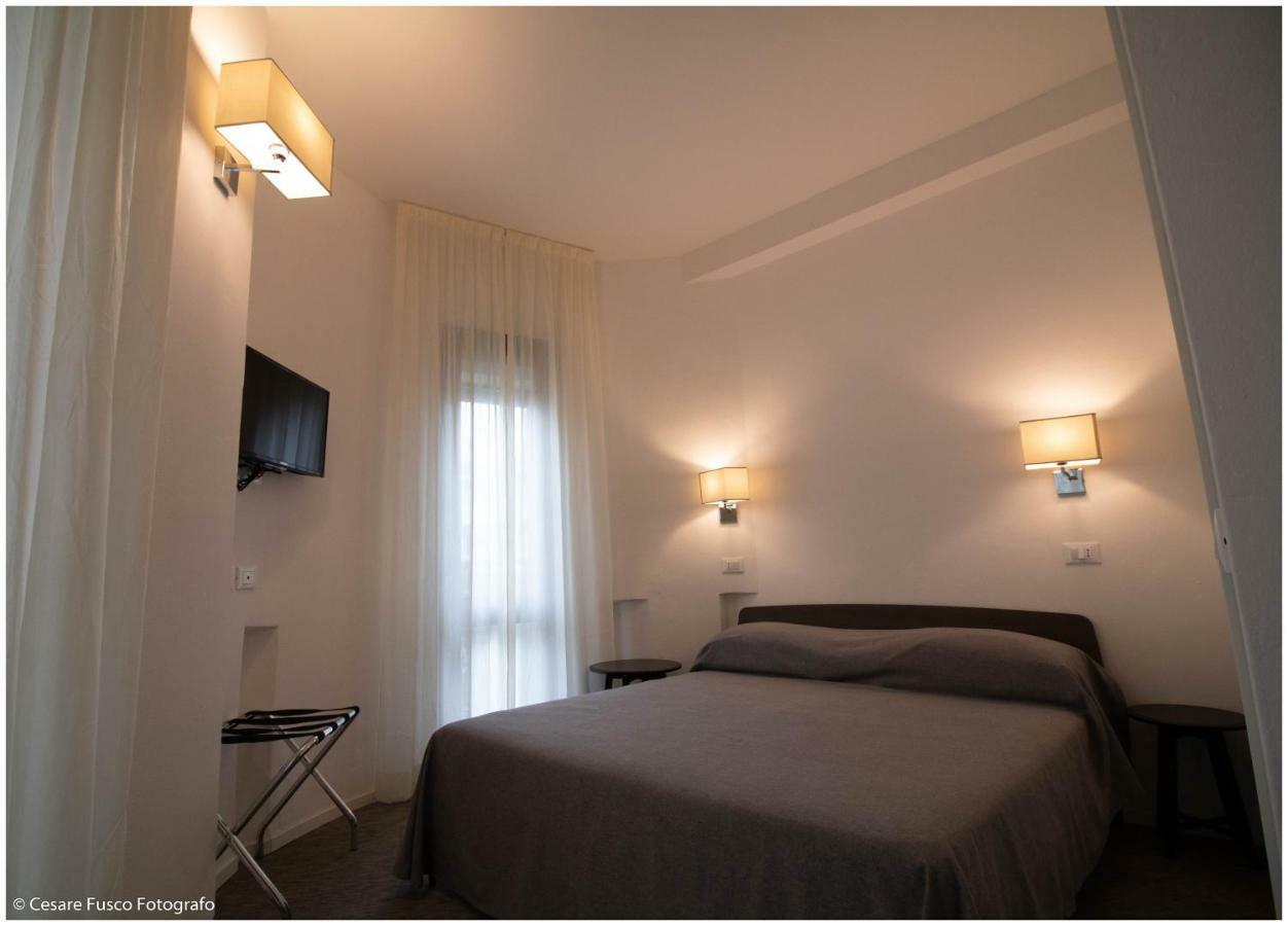 Hotel Caraibi Милано Мартима Екстериор снимка
