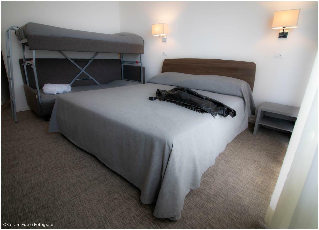 Hotel Caraibi Милано Мартима Екстериор снимка