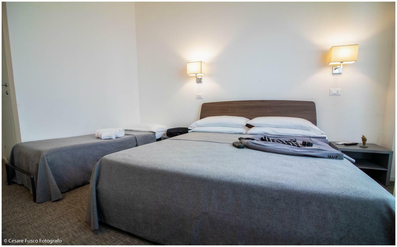 Hotel Caraibi Милано Мартима Екстериор снимка