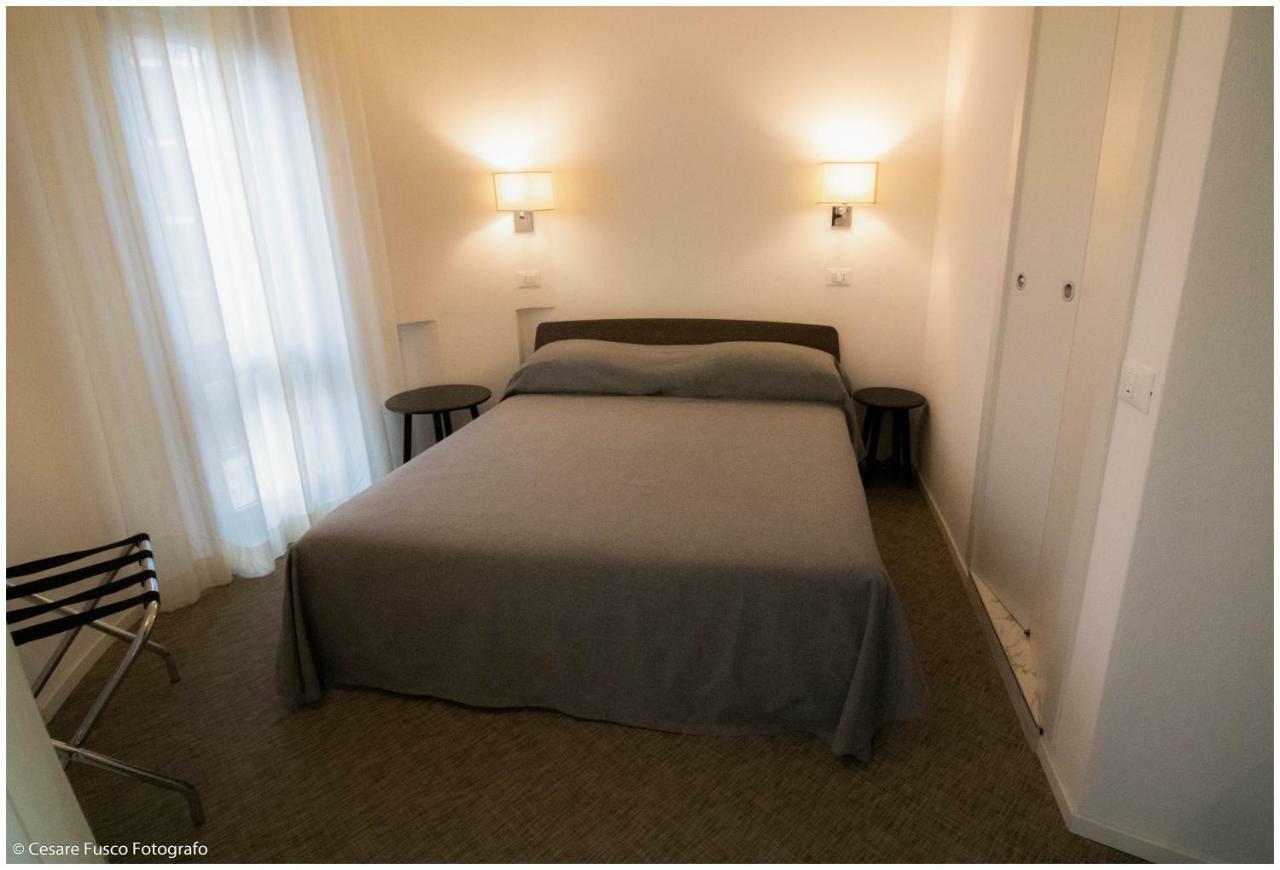 Hotel Caraibi Милано Мартима Екстериор снимка