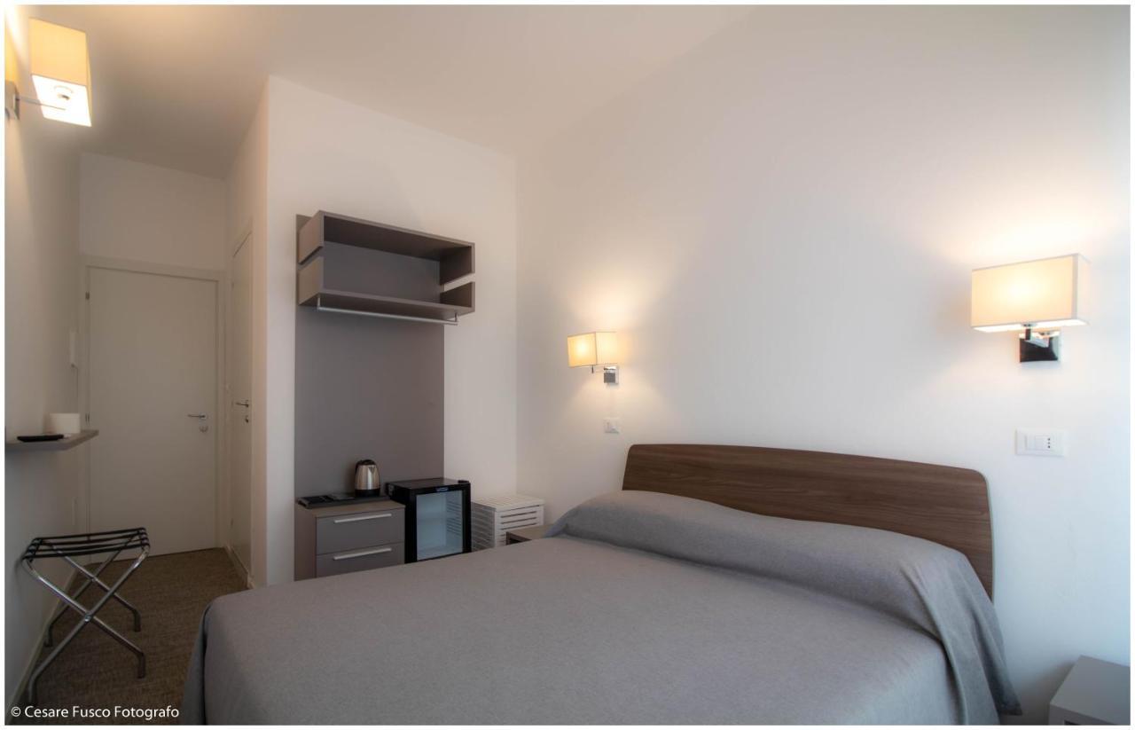 Hotel Caraibi Милано Мартима Екстериор снимка