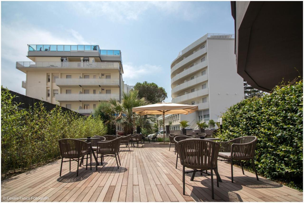 Hotel Caraibi Милано Мартима Екстериор снимка