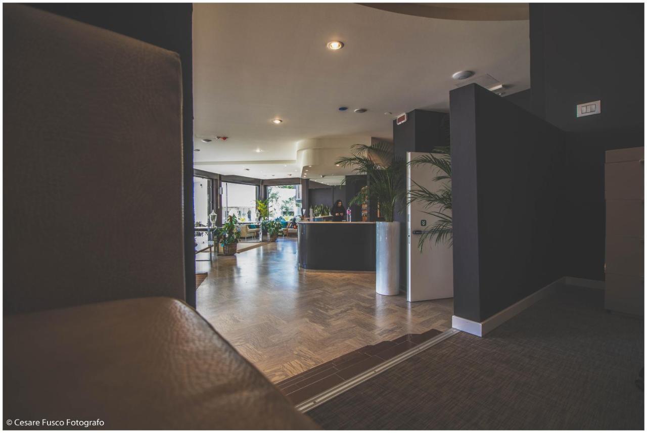 Hotel Caraibi Милано Мартима Екстериор снимка