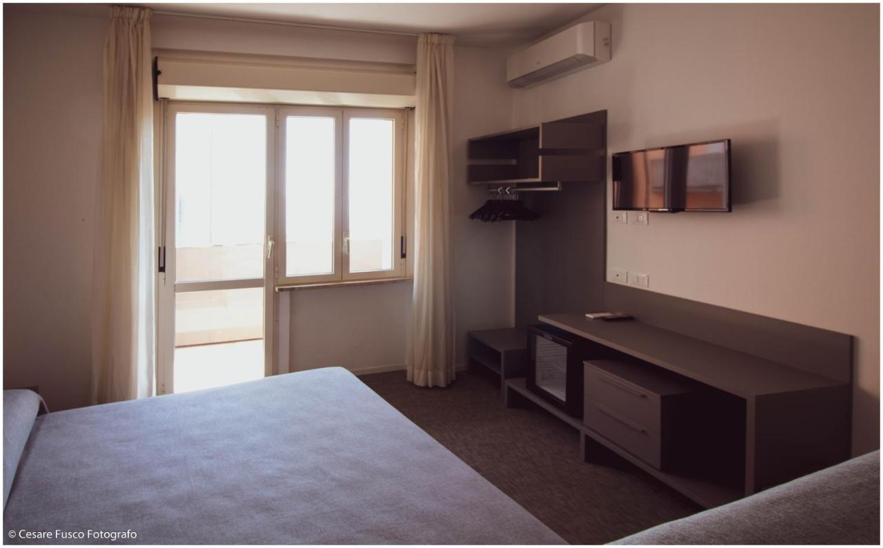 Hotel Caraibi Милано Мартима Екстериор снимка